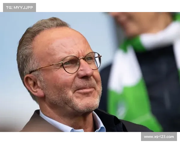 拜仁历史中的关键人物鲁梅尼格及其在场上扮演的重要角色分析