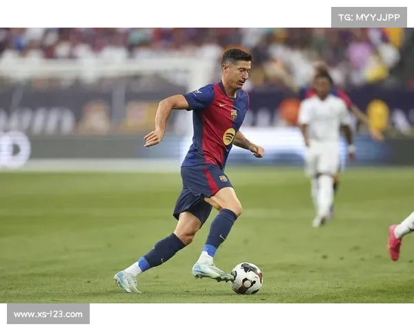 如何在欧冠赛季中实时追踪莱万的进球数据和表现分析